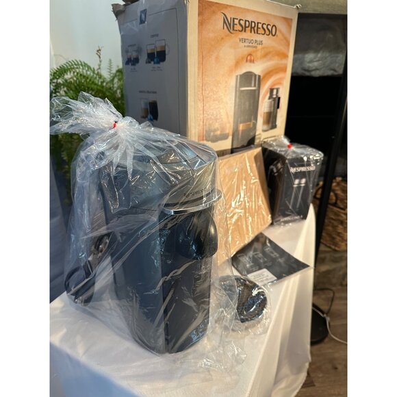 Nespresso Vertuo Plus Coffee & Espresso Maker w/ Aeroccino 3 Milk Frother & Star - Picture 4 of 9